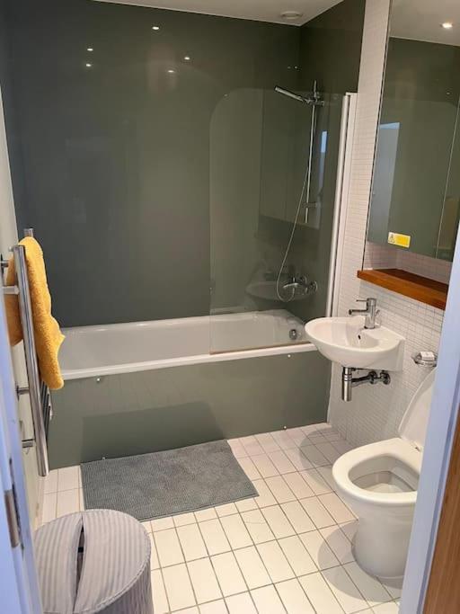 Stunning 2 Bed Flat! Centrally Located In London, Uk! Bagian luar foto