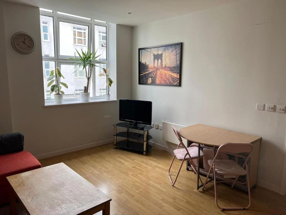 Stunning 2 Bed Flat! Centrally Located In London, Uk! Bagian luar foto