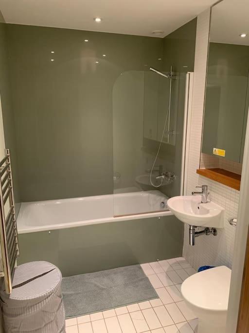 Stunning 2 Bed Flat! Centrally Located In London, Uk! Bagian luar foto