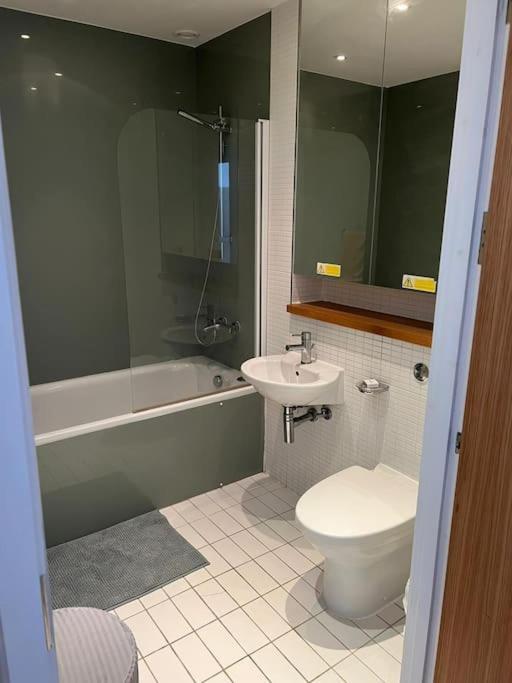 Stunning 2 Bed Flat! Centrally Located In London, Uk! Bagian luar foto