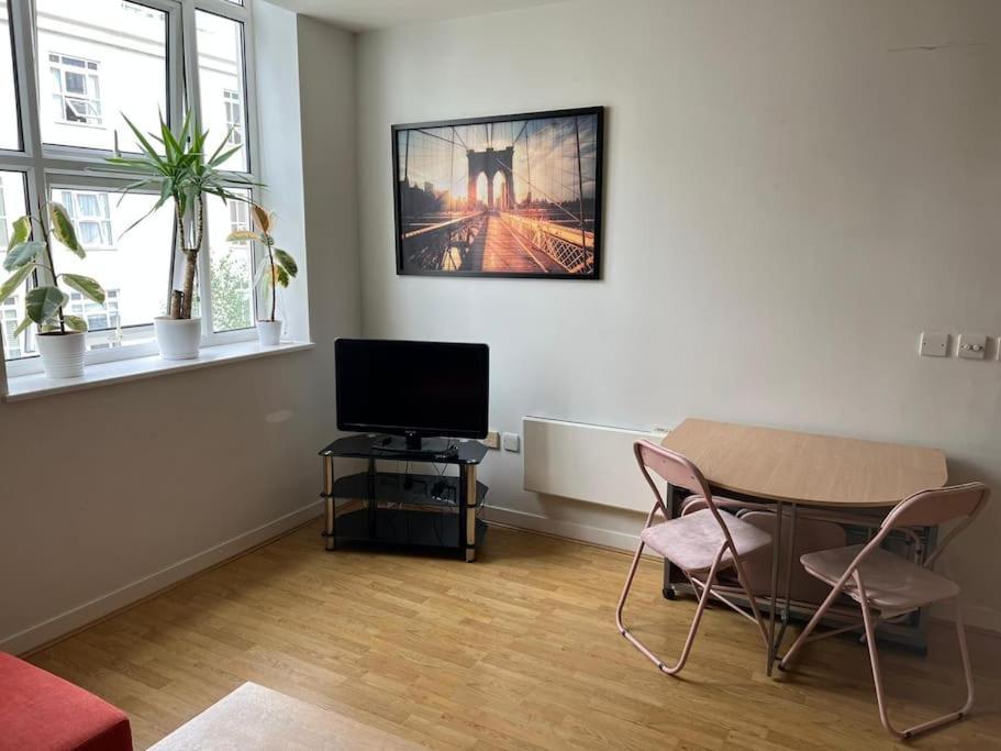 Stunning 2 Bed Flat! Centrally Located In London, Uk! Bagian luar foto